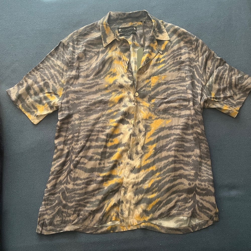 BRAND NEW with Tags Men’s Collared Animal Print Shirt